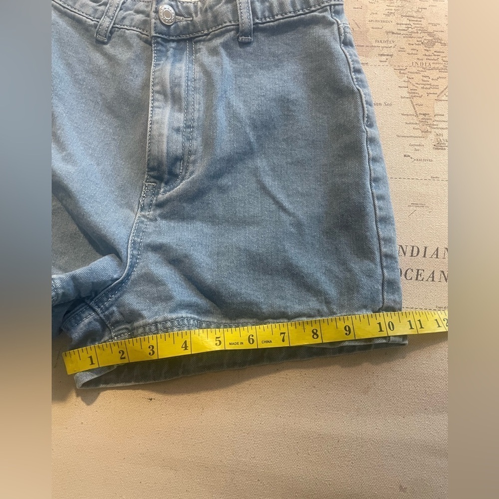 Princess Polly High Rise Denim Shorts Size 2 - Picture 11 of 11